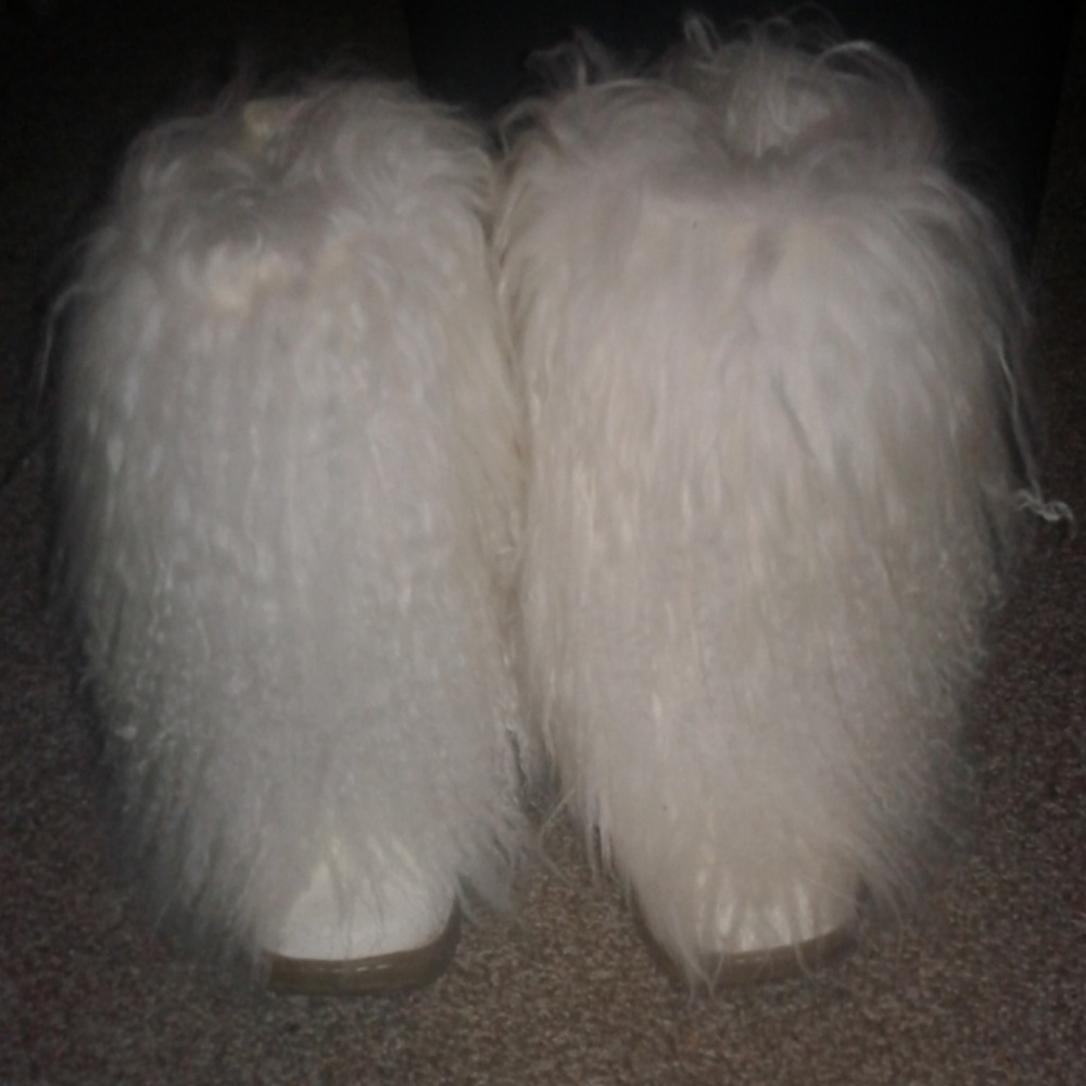**White bear paw Boetis boots